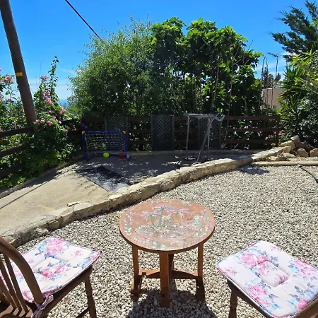 Apartament Secluded Garden