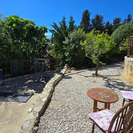 Apartman Secluded Garden Tála